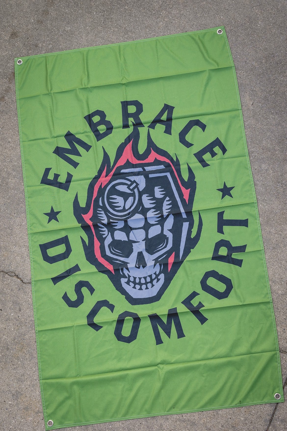 The Grind Athletics FLAG - EMBRACE DISCOMFORT